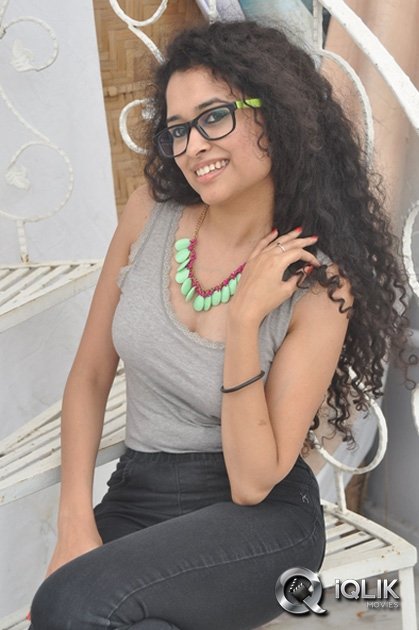 Soumya-Sukumar-at-Pora-Pove-Movie-Success-Meet